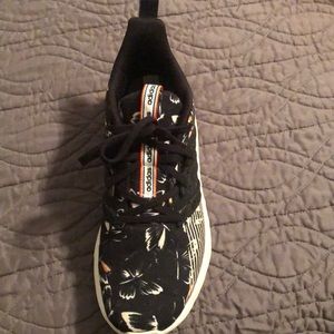 Adidas Womens Questar flow sneaker